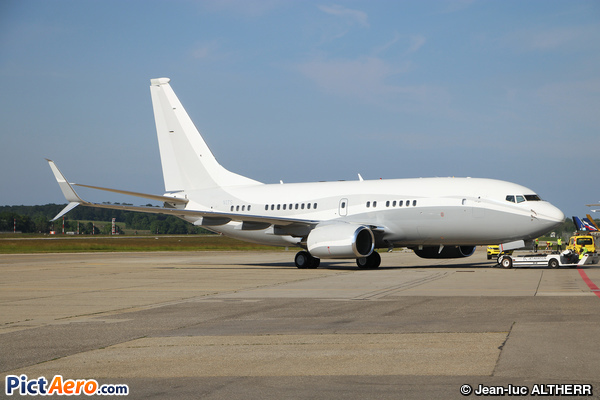 Boeing 737-7JY (First Virtual Aviation)