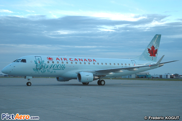 Embraer ERJ-175SU (Air Canada)