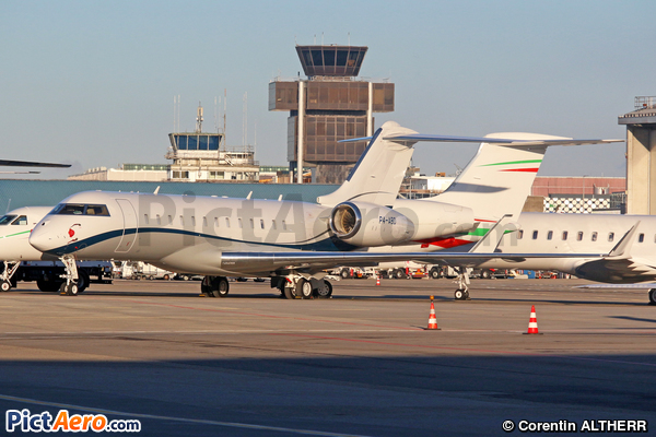 Bombardier BD-700 1A10 Global Express XRS (Private / Privé)