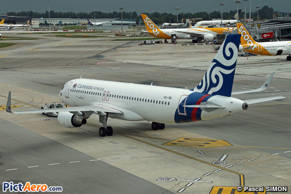 Airbus A320-214 (Cambodia airways)