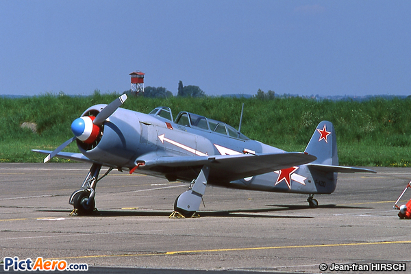 Yakovlev Yak-11 (Private / Privé)