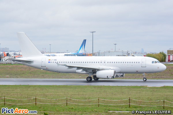 Airbus A320-233 (Heston Airlines)