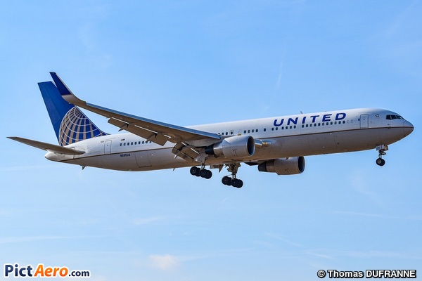 Boeing 767-3CB/ER (United Airlines)