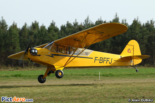 Piper J-3C-65 Cub (Aéroclub d'Oloron Sainte Marie)