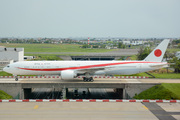 Boeing 777-3SB/ER (80-1112)