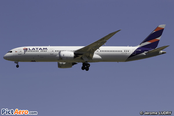 Boeing 787-9 Dreamliner (LATAM)