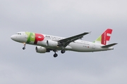 Airbus A320-214 (CS-TNJ)