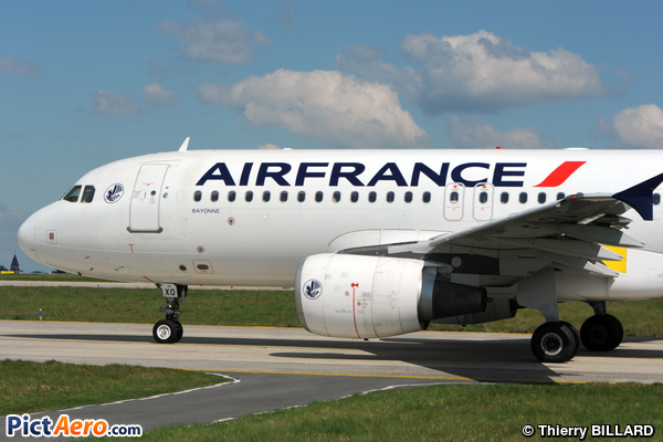 Airbus A320-214 (Air France) Airbus A320-214 (Air France)