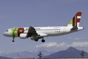 Airbus A320-214 (CS-TNN)