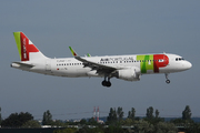 Airbus A320-214 (CS-TNV)