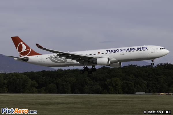 Airbus A330-303 (Turkish Airlines)