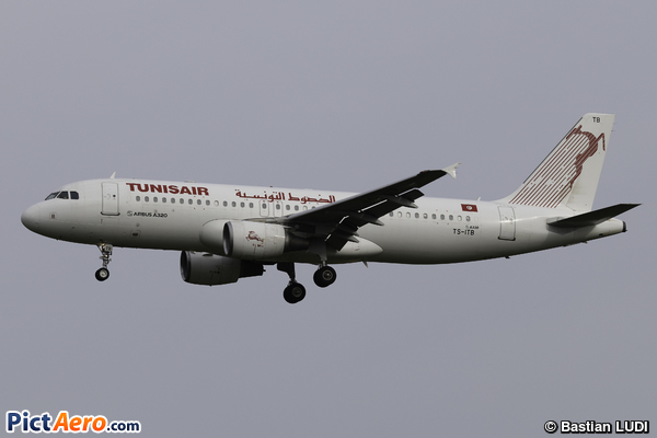 Airbus A320-214 (Tunisair)