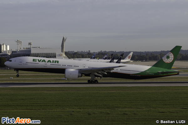 Boeing 777-35EER (Eva Air)