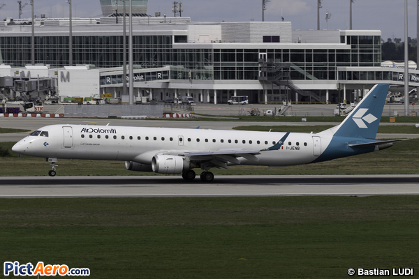 Embraer ERJ-190-200LR (Air Dolomiti) Embraer ERJ-190-200LR (Air Dolomiti)