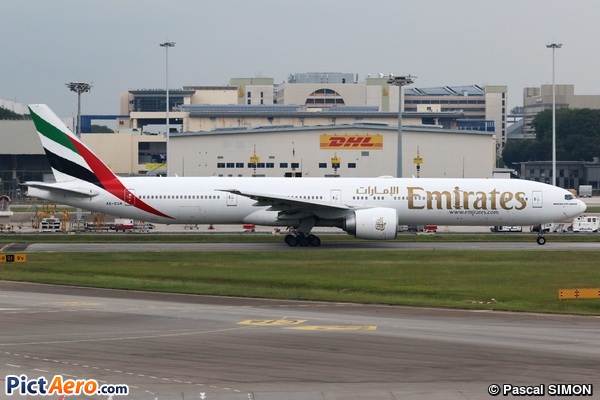 Boeing 777-31HER (Emirates) Boeing 777-31HER (Emirates)