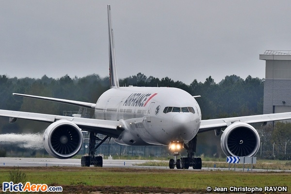 Boeing 777-328ER (Air France)