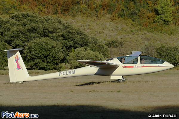 DG-Flugzeugbau DG-1000 (Aéroclub de Romanin)