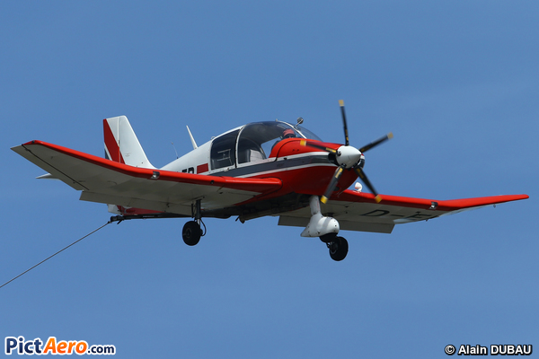 Robin DR400-180R Remorqueur (Private / Privé)