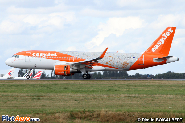Airbus A320-214 (easyJet) Airbus A320-214 (easyJet)
