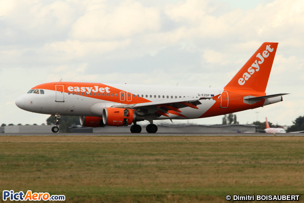 Airbus A319-111 (easyJet) Airbus A319-111 (easyJet)