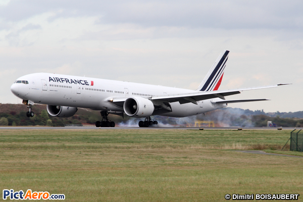 Boeing 777-328ER (Air France)