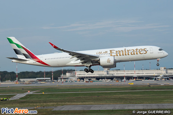 Airbus A350-941 (Emirates) Airbus A350-941 (Emirates)