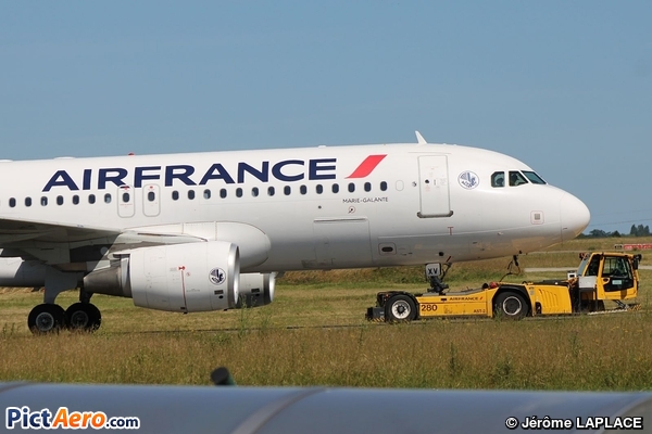 Airbus A320-214 (Air France) Airbus A320-214 (Air France)