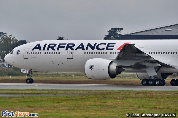 Boeing 777-328ER (Air France) Boeing 777-328ER (Air France)