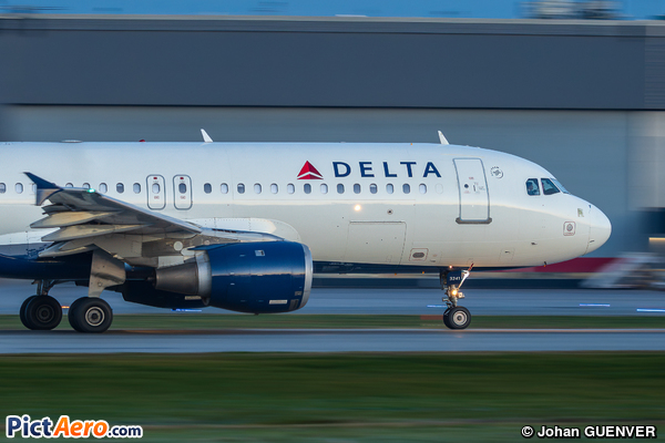 Airbus A320-212 (Delta Air Lines)