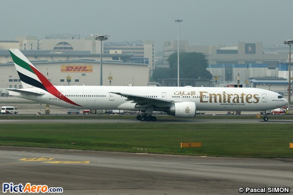 Boeing 777-31HER (Emirates) Boeing 777-31HER (Emirates)
