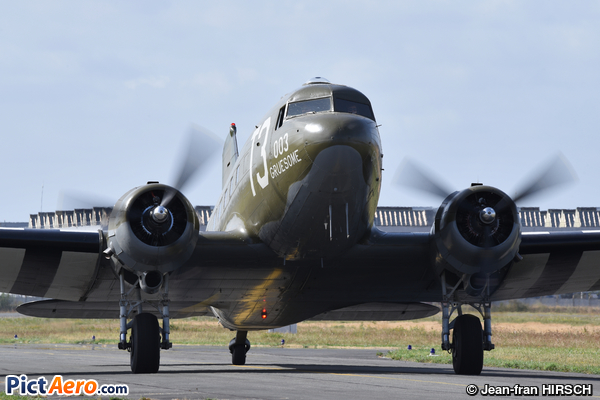 Douglas C-53D Skytrooper (DC-3A-457) (Private / Privé) Douglas C-53D Skytrooper (DC-3A-457) (Private / Privé)