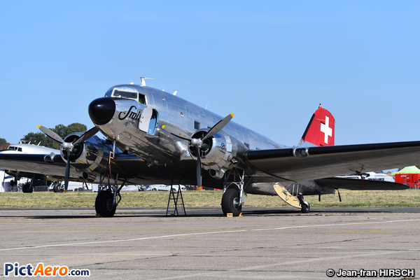 Douglas DC-3C (Private / Privé) Douglas DC-3C (Private / Privé)
