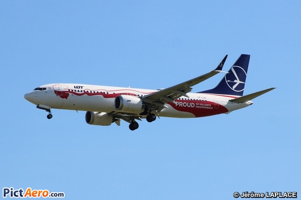 Boeing 737-8 MAX (LOT Polish Airlines) Boeing 737-8 MAX (LOT Polish Airlines)