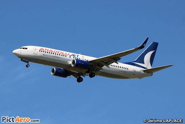 Boeing 737-86N (Anadolu Jet)