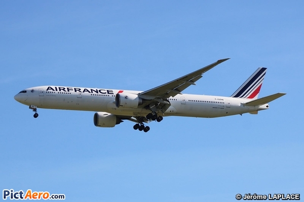 Boeing 777-328ER (Air France) Boeing 777-328ER (Air France)
