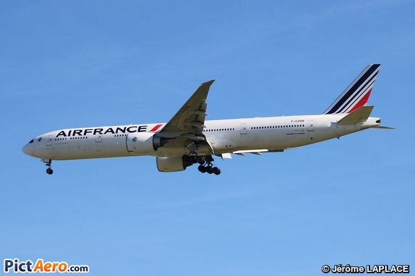 Boeing 777-328ER (Air France) Boeing 777-328ER (Air France)