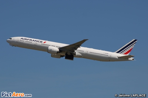 Boeing 777-328ER (Air France) Boeing 777-328ER (Air France)