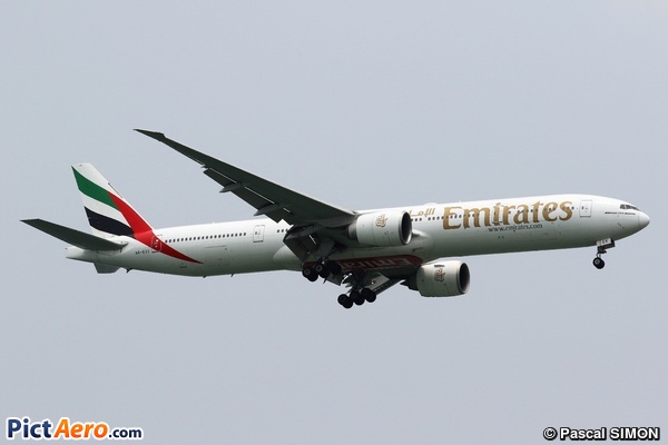 Boeing 777-31HER (Emirates) Boeing 777-31HER (Emirates)